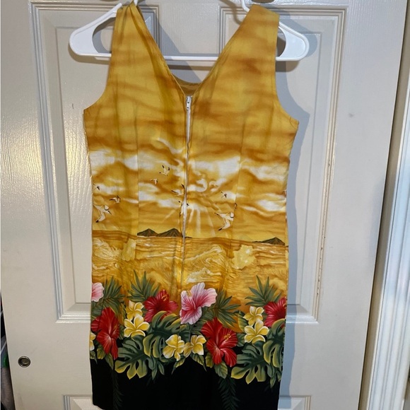 hawaiian dress - Picture 3 of 3